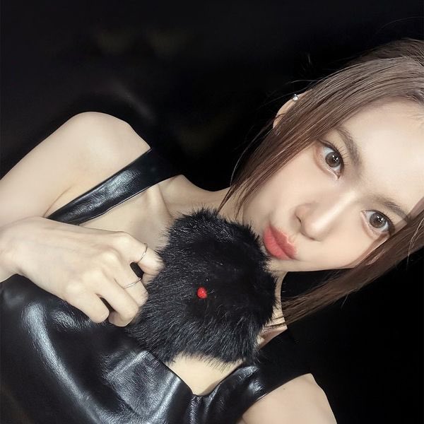 radiating elegance in black, a vision of beauty and confidence. graces the world with my presence, adorned in an ensemble of timeless allure. with every step, personifies the essence of eSpoir— hope, as my graceful black attire envelops me like a cloak of empowerment.