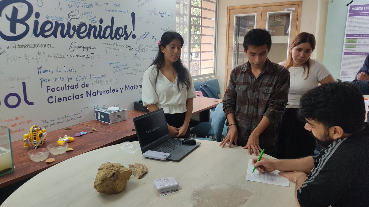 luispabon88's tweet photo. Hoy fue el primer día de presentación de proyectos en @FisicaPPL_ESPOL de Electricidad y Magnetismo, además de Óptica. Nuestros estudiantes demostraron sus implementaciones de una lámpara de inducción y un dispositivo magnético de tiro parabólico. #ADNEspol https://t.co/KV0qRD3AY7
