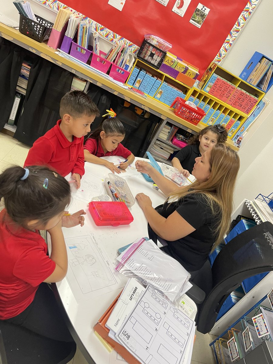 JurassicGaby's tweet image. Intervention time in Kinder 🤩 Small group sentence work and letter identification! Thank you Ms. Delgado and Ms. Marcee for your dedication to our Crusaders 🍎❤️🤓 #InterventionForAll @VHESCrusaders @KarinaQSalgado @Jennife54228763