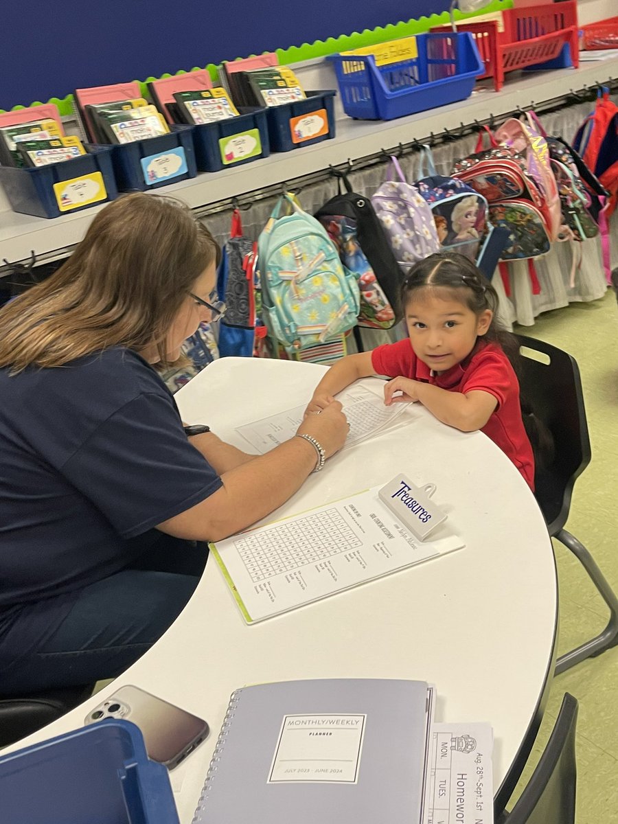 JurassicGaby's tweet image. Intervention time in Kinder 🤩 Small group sentence work and letter identification! Thank you Ms. Delgado and Ms. Marcee for your dedication to our Crusaders 🍎❤️🤓 #InterventionForAll @VHESCrusaders @KarinaQSalgado @Jennife54228763