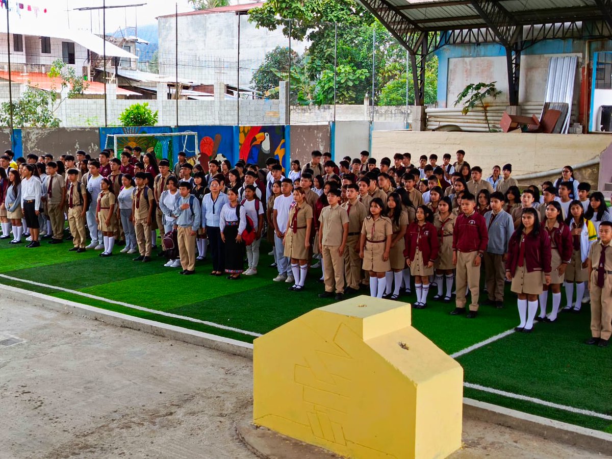 [Paquisha] Hoy estudiantes del colegio de Bachillerato "Soberanía Nacional" del distrito 19d02 Centinela del Cóndor Nangaritza Paquisha, en acto inaugural con mucha alegría y entusiasmo regresan a clases.
#VolvamosALCole
<a href="/mariabrownp/">María Brown Pérez</a> 
<a href="/camiloaep/">Camilo Espinosa</a> 
<a href="/EducacionZ7_Ec/">Educación Zona 7</a>