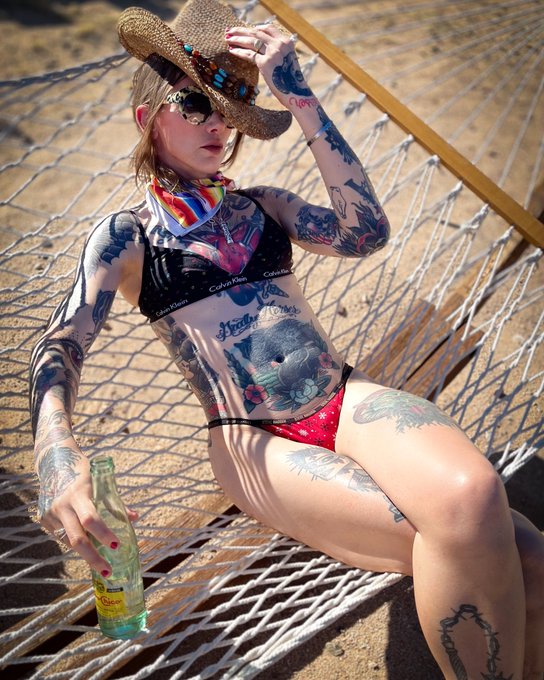 Howdy 🤠 Want to come sit in my hammock with a cold one? My body is continuously changing, I got one more