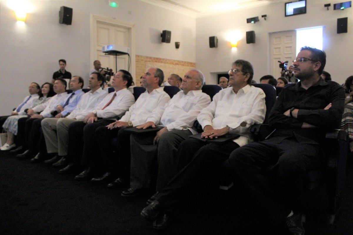 centrofidel's tweet photo. Sesiona en la sala La Plata del #CentroFidelCastroRuz seminario sobre el aporte de #Fidel y Ho Chi Minh a las relaciones de hermandad entre Cuba y Vietnam. https://t.co/AP1tr2w2nQ