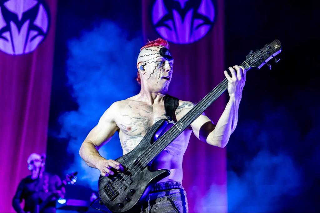 RC_PhotoDMR's tweet photo. A couple of shots from Mudvayne's insane set at Freedom Mortgage Pavilion. 

#mudvayne #metal #concert #livemusic #ontour #concertphotography #photographer https://t.co/o8btOj2qY5