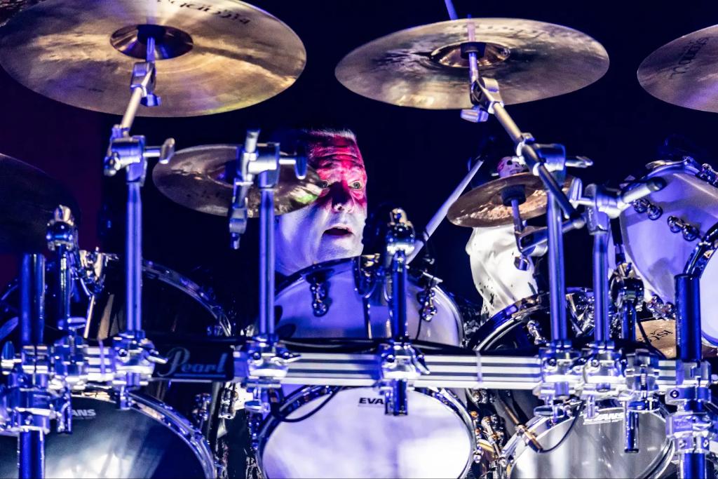 RC_PhotoDMR's tweet photo. A couple of shots from Mudvayne's insane set at Freedom Mortgage Pavilion. 

#mudvayne #metal #concert #livemusic #ontour #concertphotography #photographer https://t.co/o8btOj2qY5
