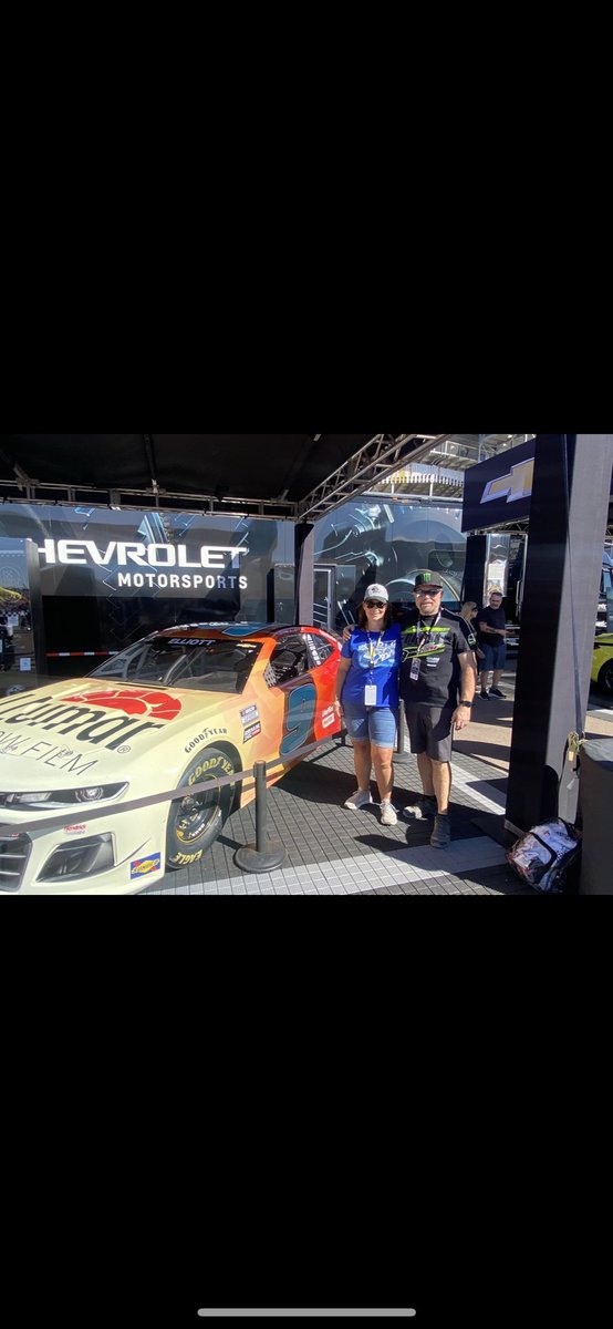 ReneeVanNess2's tweet image. @phoenixraceway #LlumarRacing