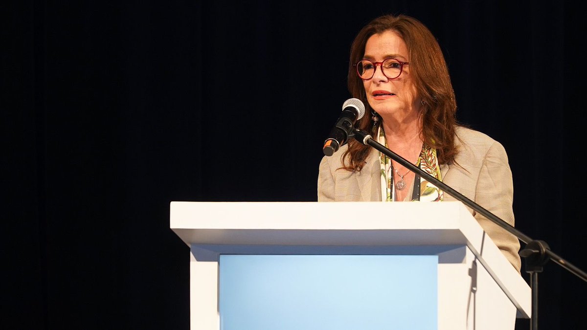 CarCaballeroV's tweet image. Hoy le presentamos a nuestro equipo de @PROCOLOMBIACO la nueva narrativa internacional, el #PaísDeLaBelleza.

Me da mucha alegría poder compartir este proyecto, que me llena de orgullo ,con toda la familia de @PROCOLOMBIACO.

Muy pronto podrán ver porque somos el #PaísDeLaBelleza