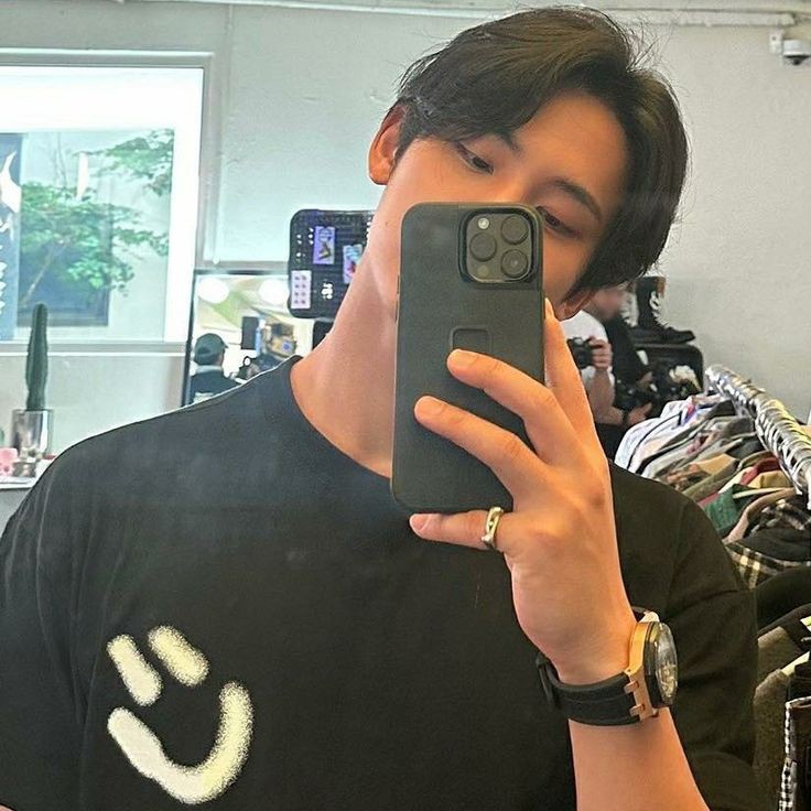 day 1 !! 

hii I'm minvrei  and I'm looking for interactive #moots !

— he/him
— not new to #kpoptwt &amp; #stantwt
— svt, nwjns, lsrfm, enha, ive, itzy, txt , gidle , bts 
— any fandom is welcome !

♡ / ↺ are appreciated ; to spread ^^