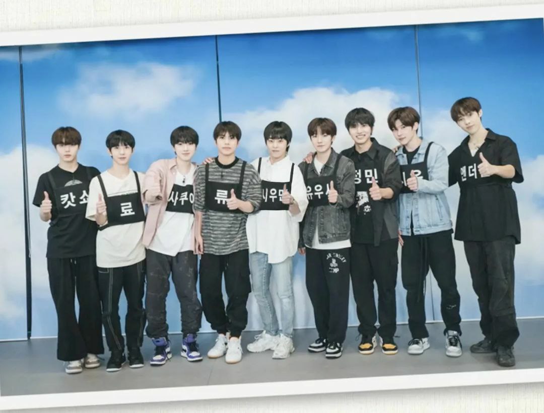 starfess's tweet photo. -star Salfok bang xiumin kayak seumuran sama trainee yg lain 😭 https://t.co/fbrBkkRAy8