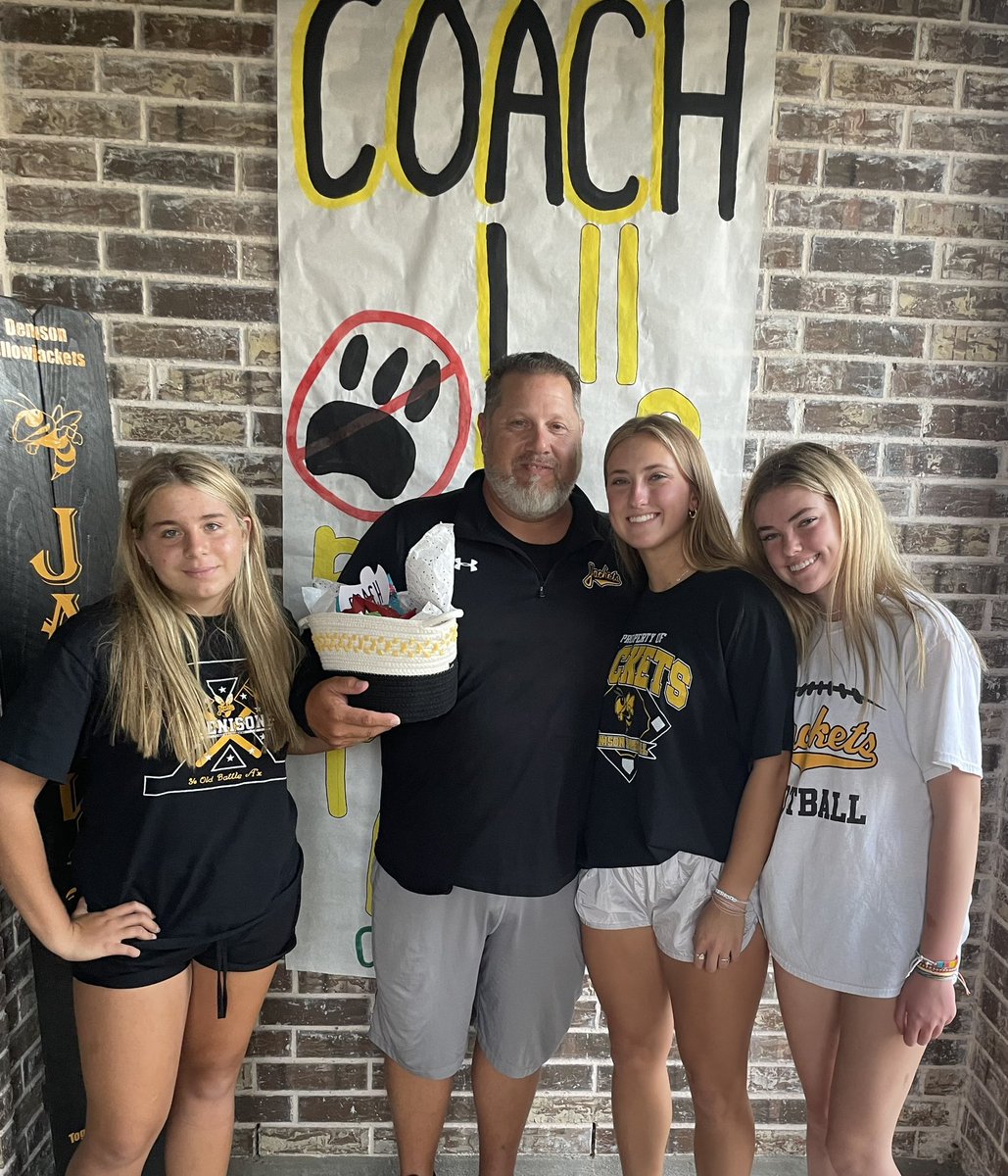 Shout out to <a href="/bellamaxsonn/">bella maxson</a> and Ally Kempson for taking the time to make this awesome Battle of the AX sign. Not to mention the goody basket!  You guys are phenomenal!!! #125BOTA #forthecommunity. #Fridaynightat8