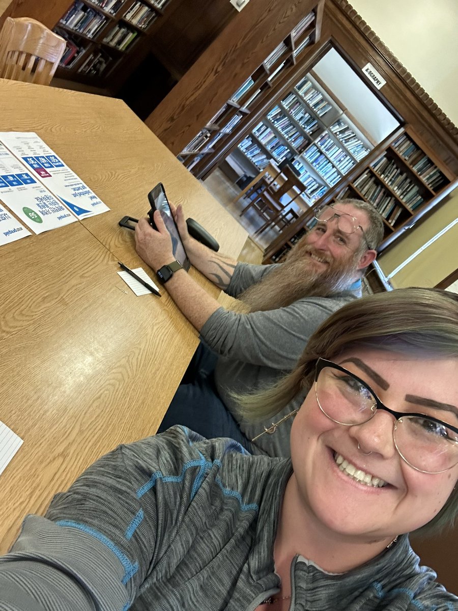SammyKFierce93's tweet photo. Team Bangor getting out in our community helping to welcome our international students ensuring that their communication needs are met ❤️ love days like this #OwnYourPaint #CommunityMatters https://t.co/3kFrgZtoul