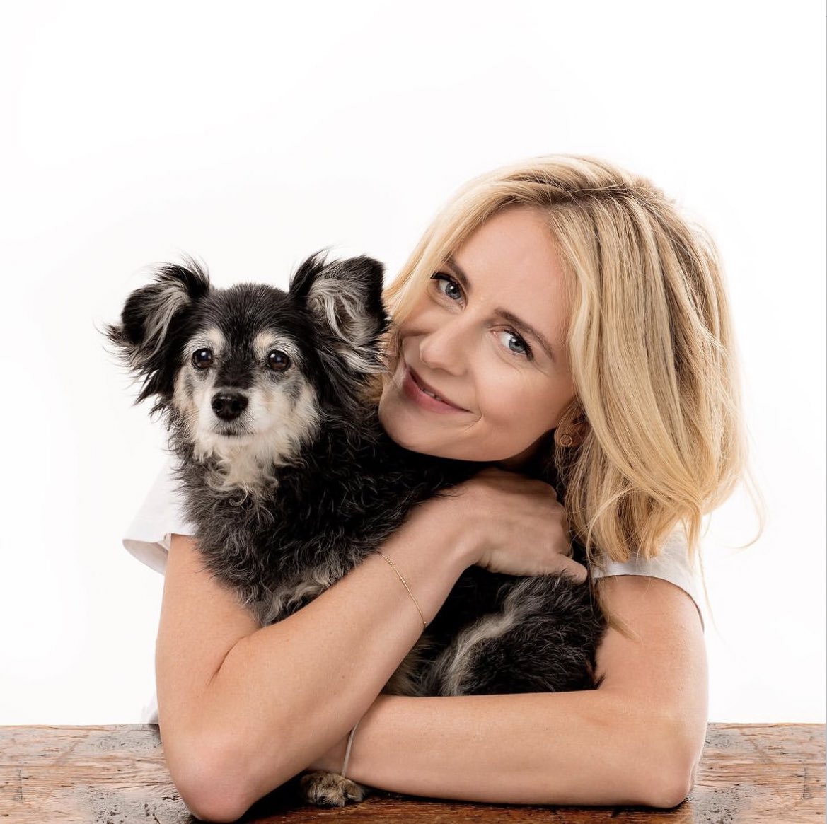 bestoflupe's tweet photo. 📸 | Justine and Lil ❤️🐶 (shot by Charlie Nunn) https://t.co/ANzoPmOeGr