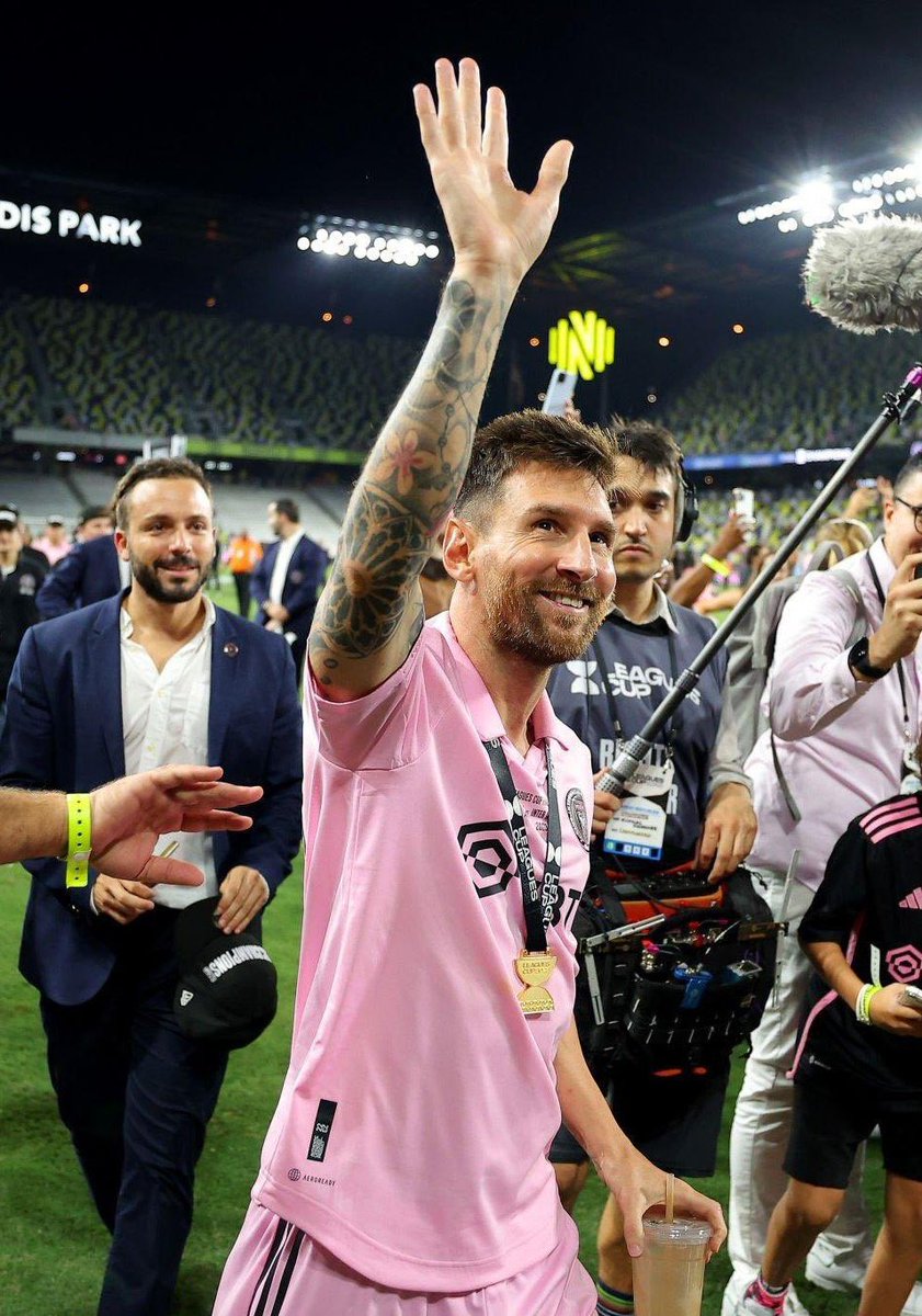 Abramoloy's tweet photo. Messi has transformed this Team and the entire nation is celebrating his name. The Inter Miami team is playing like they are in the UCL Final everyday. Everyone has raised their levels, even #DrakeCallender is saving penalty everyday. #InterMiamiCF @InterMiamiCF @Intermiamicfii @TeamMessi @MLS
