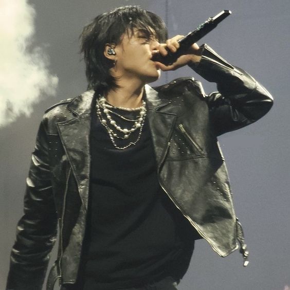 [D-1] ⌕

hii im vinny &amp; im looking for interactive #moots .ᐟ

 — she/her , '06 
— not new to #kpoptwt &amp; #stantwt 
 — monsta x, bts, txt, bnd, svt, nwjns, more. .
 — any fandom is welcome !  (see dnfi)

♡ / ↺ are very appreciated : to spread ^^ 
help me gain moots!