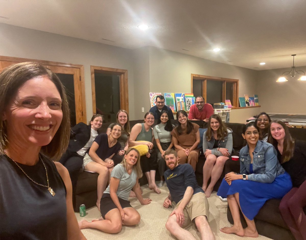 Meet our Residency Advisory Board (RAB)! This group of residents, faculty, and chiefs meets regularly to discuss topics and decisions that affect our outpatient clinic practice 🤩 Dinner included! #MedTwitter #MedStudentTwitter #Match2024 @CaThompsonMD