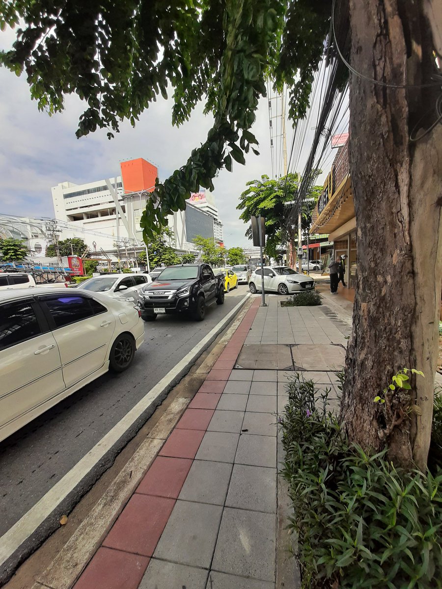 คนสวยอยู่ตรงไหนก็สวย tweet media