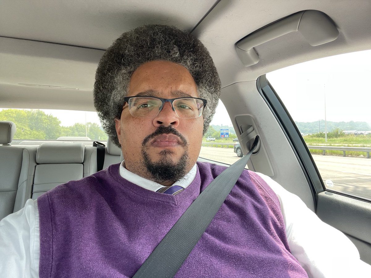 DA_Houston's tweet photo. Teaching day #2. First doctoral class of the term. Fresh shape up by Anthony Rhodes at #TopStyles. Purple and gold for all the good reasons. @SIUE @SIUE_SEHHB https://t.co/Dr6gSNOD31