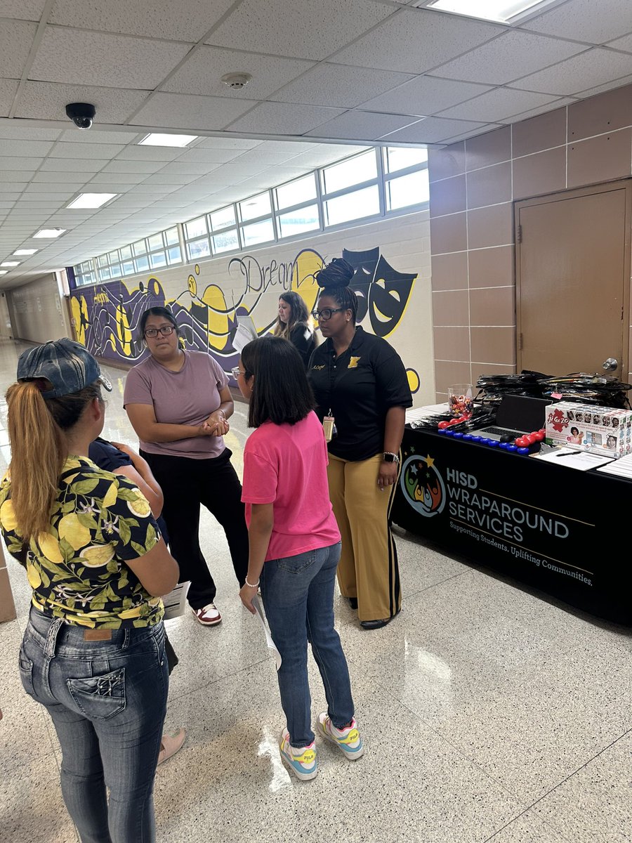 Check out our Wrap Around Specialist, Ms. Cooper!💛

Ms. Cooper will be engaging with families and school staff to better understand student needs, develop and manage partnerships with local service providers, and participate in and learning from resource specialist community!💜