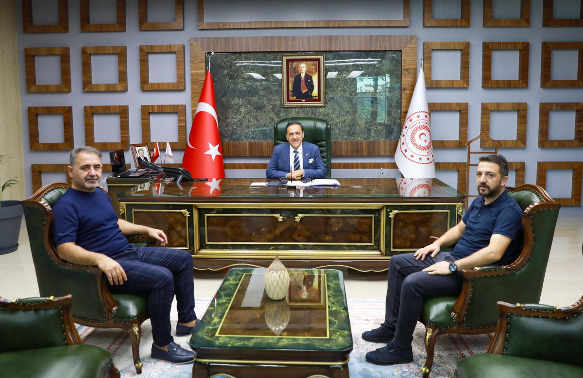 bingolvaliligi's tweet photo. Valimiz Sayın @ahusta07, 'hayırlı olsun' ziyaretleri kapsamında;

TRT Bingöl Muhabiri Sinan Atan ve Bingöl Online İnternet Haber İmtiyaz Sahibi Hakim Bayraktar'ı makamında kabul etti. https://t.co/svqptqAhGt