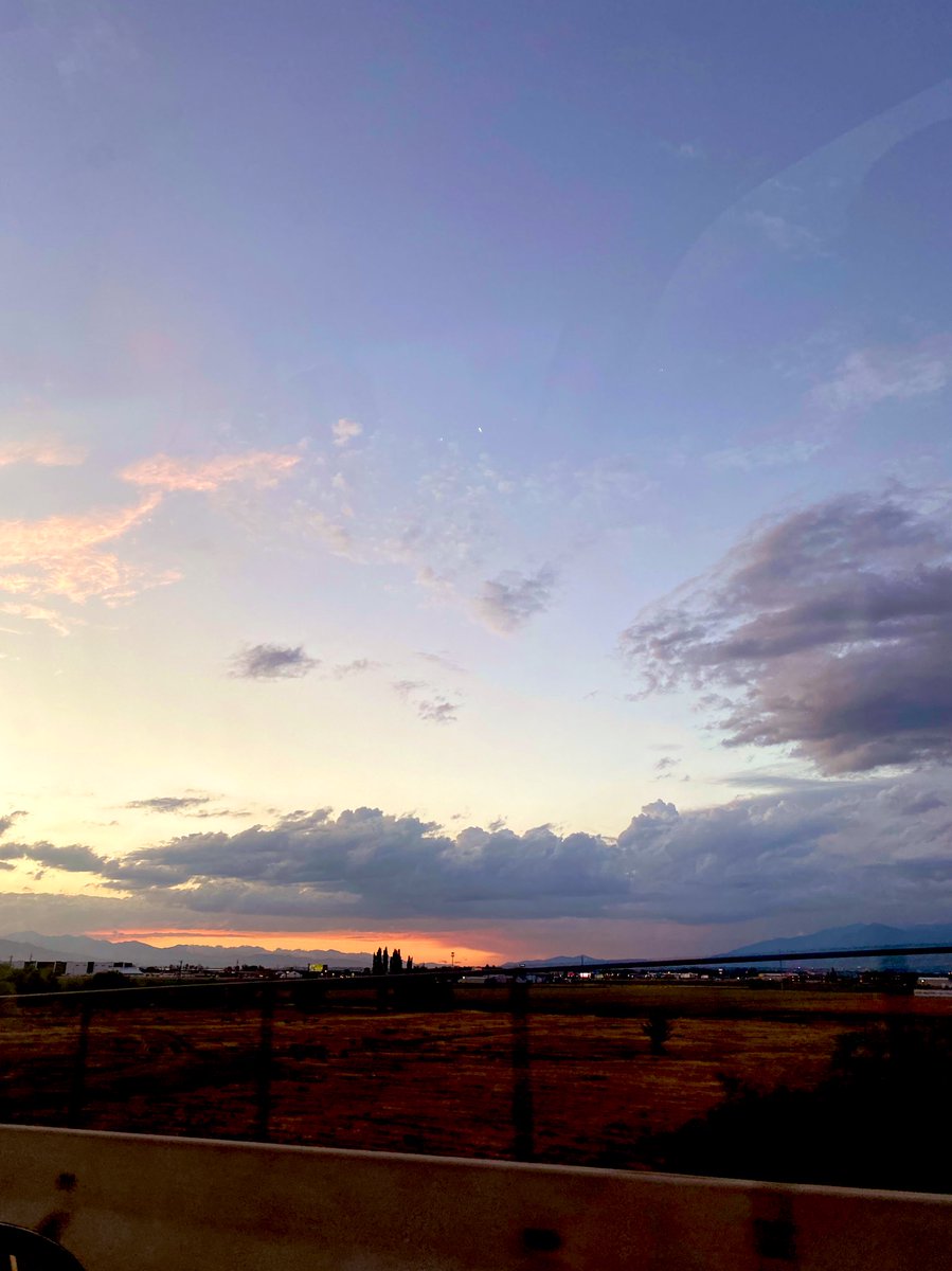 mrs_cummings419's tweet image. Into a watercolor painted sky
#sunsetphotography 
#utahsunset
#chasinsunsets
#mypeace