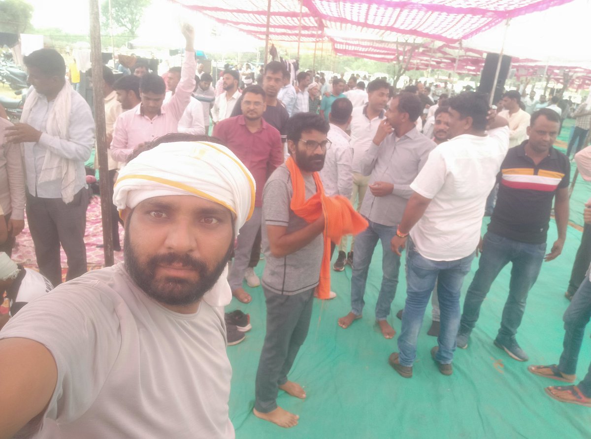 #राजस्थान की सरकारी बिजली कंपनियों में कार्यरत
#तकनीकी_कर्मचारी सीबीआई फाटक जगतपुरा जयपुर में, राजस्थान कर्मचारियों की तरह बिजली कंपनियों में #ओपीएस (OPS) लागू करने, #interdiscom_transfer नीति समेत 13 सूत्रीय मांगों को लेकर अनिश्चित कालीन महापड़ाव पर..
<a href="/ashokgehlot51/">Ashok Gehlot</a>