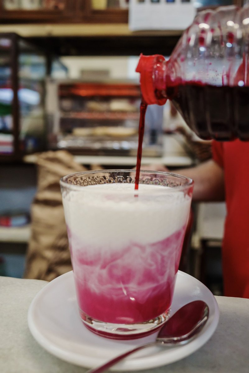 CM_MalagaFoto's tweet photo. Leche de fresa @ El Diamante. No tenía ni idea de lo rica que está. https://t.co/Vj8EZgKeY3