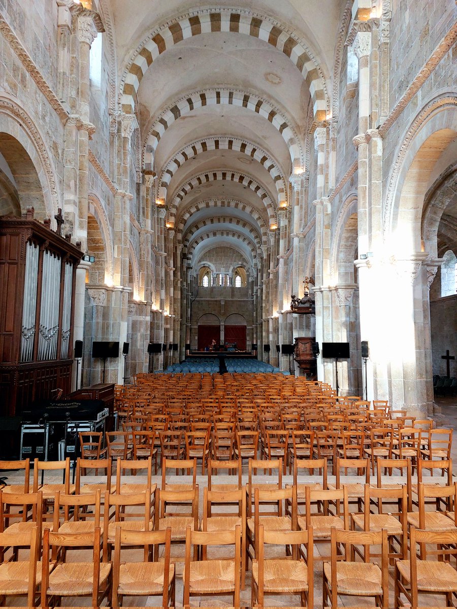 fdelagoutte's tweet photo. Le vaisseau amiral des Rencontres musicales #vezelay prêt. En avant la musique ! #1000 chaises #basiliquesaintemariemadeleine #rmv2023 https://t.co/K2cRLJeZ9U