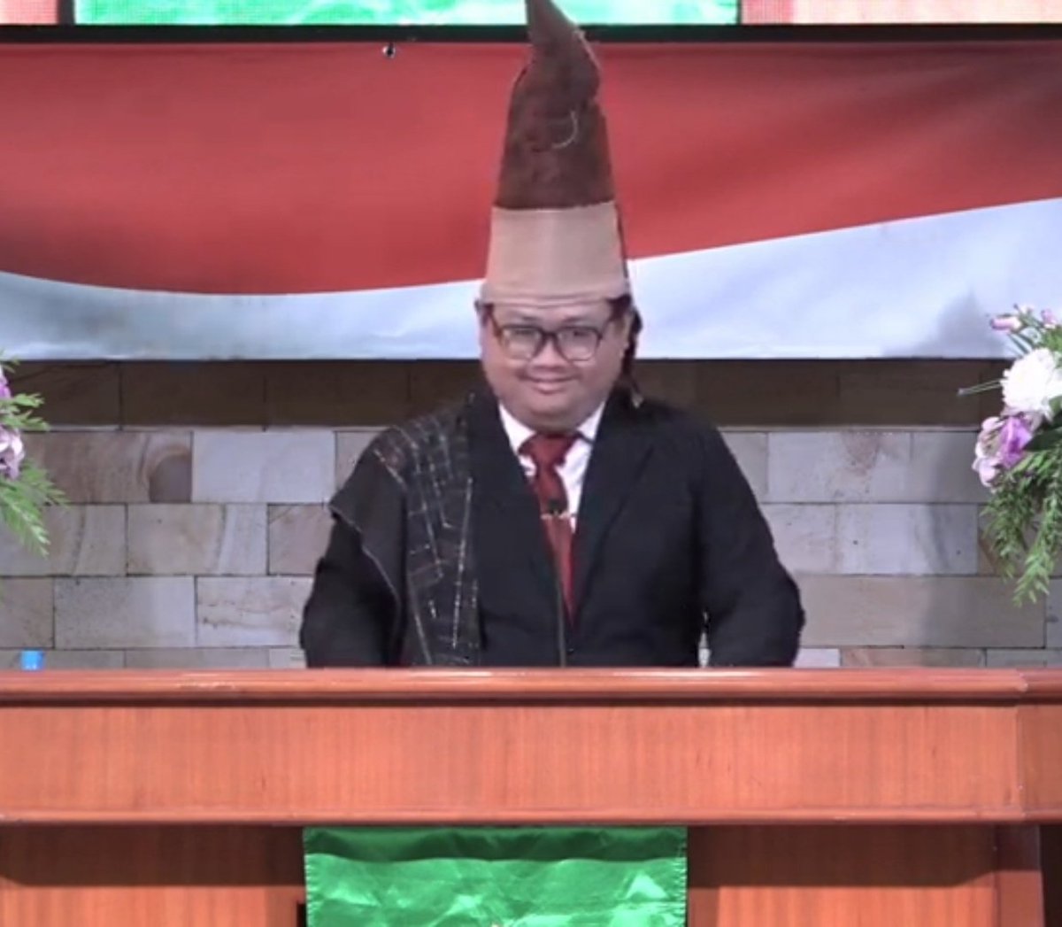 Kristus telah menjembatani manusia dengan Allah, menjembatani melampaui batasan suku, ras, dan agama. Maka kita sebagai murid-Nya juga perlu menjadi jembatan bagi bangsa kita, agar mereka juga dapat merasakan cinta dan kasih Kristus lewat kehidupan kita.

Sdr. Michael Engelbert