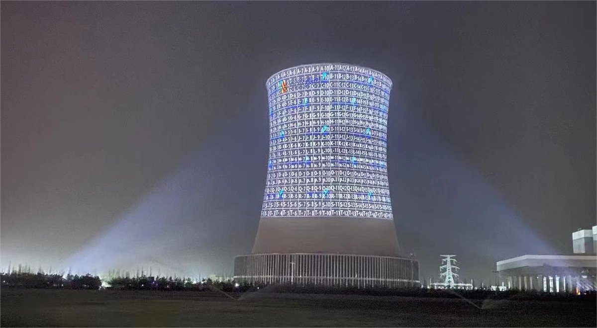 A massive 21,000 square meter giant screen projection is incredible!

With 7 servers powering 30 #projectors, it showcases the city's brilliance. #Hirender makes various projection content shine brightly at night, attracting more and more people to come and experience life here.