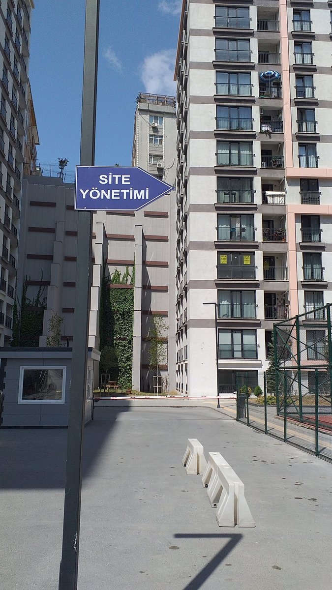 6Vadi's tweet photo. Sitemizin 4 adet motorlu ve rayli ayrica plaka tanimli  araç ,11 adet kart geçişli yaya , ve de 2 adet manuel araç kapisiyla,bir adet üçlü bariyer ve bir adet yaya turnike kapisi devreye alinmiştir.@EmlakYonetim https://t.co/E5ol0eKF21