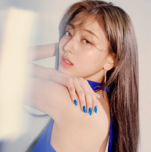 UpdateKGirls's tweet photo. AMO! "ZONE" da JIHYO estreou em #1 na Coréia do Sul com 584 mil cópias vendidas no Circle.
https://t.co/5svORWofQR