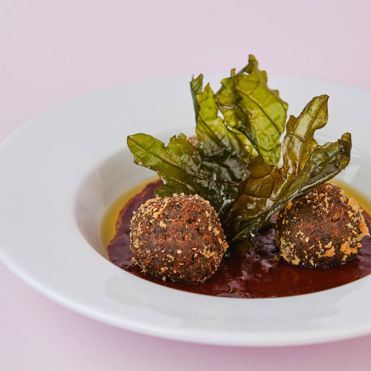 Introducing our Christmas menu! First up, meet our starters.

🥓 Chicken Terrine Wrapped with Bacon 

🥬 Wild Mushroom &amp; Kale Bon Bon 

🧀 Yorkshire Blue Cheese, Caramelised Onion &amp; Broccoli Tart

🍽️ Smoked Salmon &amp; Cream Cheese Pâté

Full menu here: bit.ly/Christmas-TT