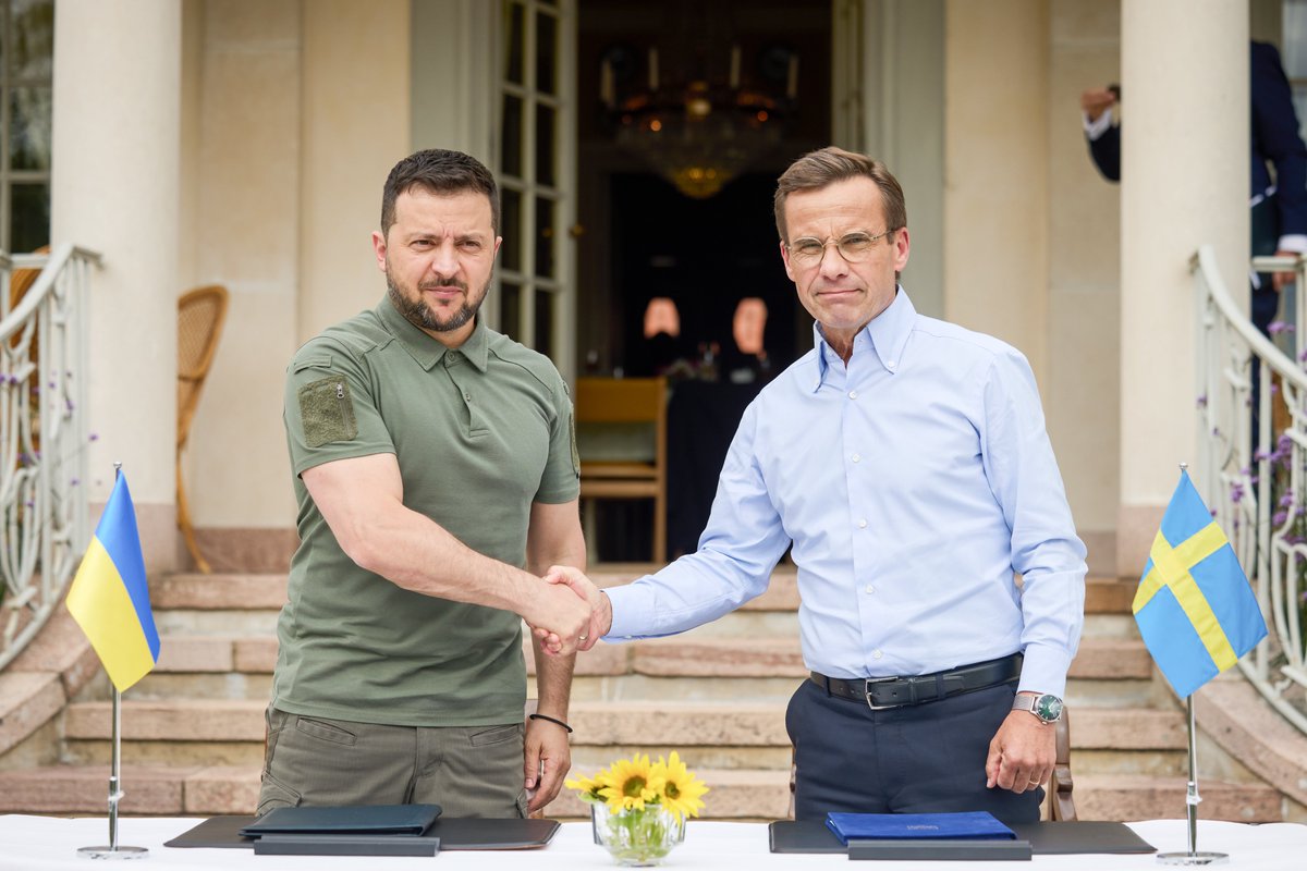 SwedeninEU's tweet image. Today marks Ukraine’s 32nd Independence Day. 

Sweden and the EU support Ukraine’s determination in fighting for its freedom.

We will stand by Ukraine and its people for as long as it takes – militarily, politically, financially and with humanitarian assistance.

#SlavaUkraini