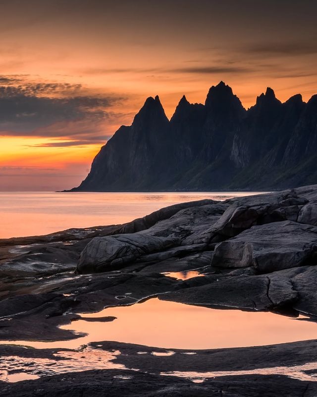 Norway- Midnight madness in Senja Island! The magic colors of the midnight sun make the otherworldly landscape of the Tungeneset (Devil's Teeth) shoreline one of the most epic places on Earth.
#sunsetphotography #visitnorway #sunsethunter #ilovenorway #bestofnorway #love_travel04