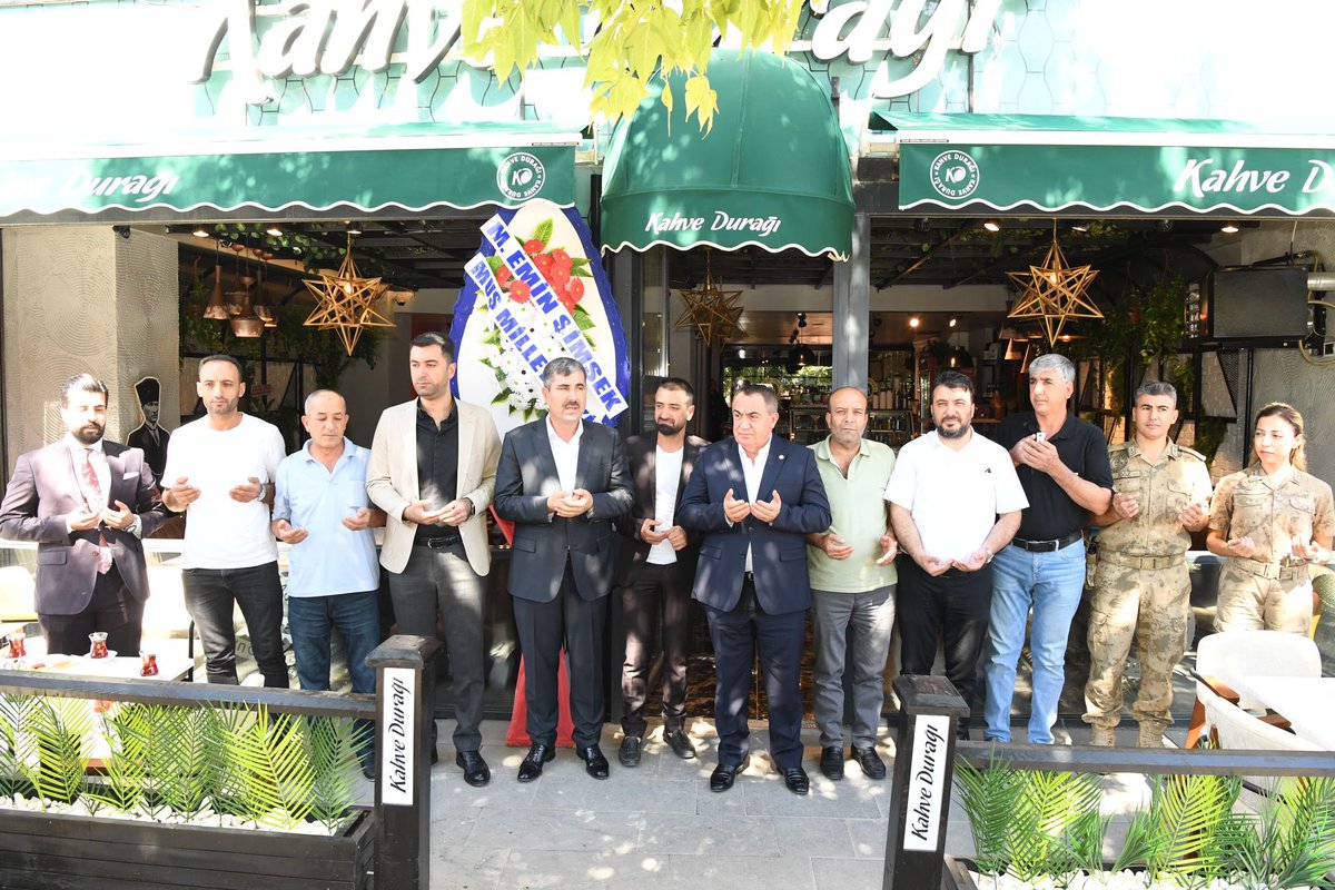 Milletvekilimiz Sayın <a href="/eminsimsekmus/">Mehmet Emin Şimşek</a> ile birlikte konseptini değiştirerek yeni yüzüyle hizmet vermeye başlayan Kahve Durağı’nın açılışını hayırlı olması dileğiyle yaptık. İşletme sahini Mehmet ve Ahmet Koç kardeşlerime bol bereketli kazançlar dilerim.