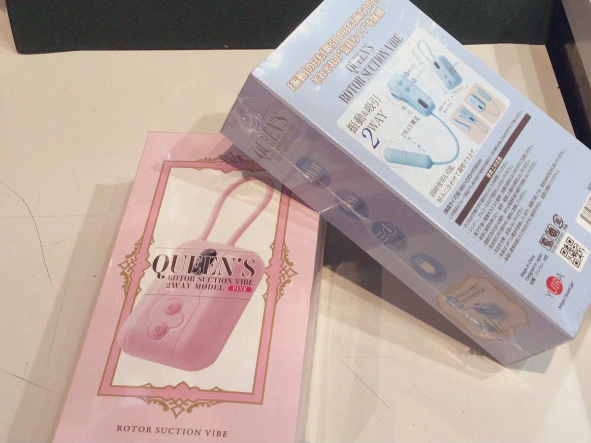 2FloorLovemerci's tweet photo. 吸引も振動も両方楽しみたい！でも2ウェイバ��ブは角度の調整が出来なかったり同時に電源が入っちゃったり…
そんな悩みを解決する逸品、QUEEN‘Sローターサクションバイブ‼️
バイブタイプと違って角度調整の問題ともサヨナラ👋
吸引と振動が個別にも、同時にも楽しめます！
その日の気分で気持ちよく❣️ https://t.co/OxoduiwjeQ