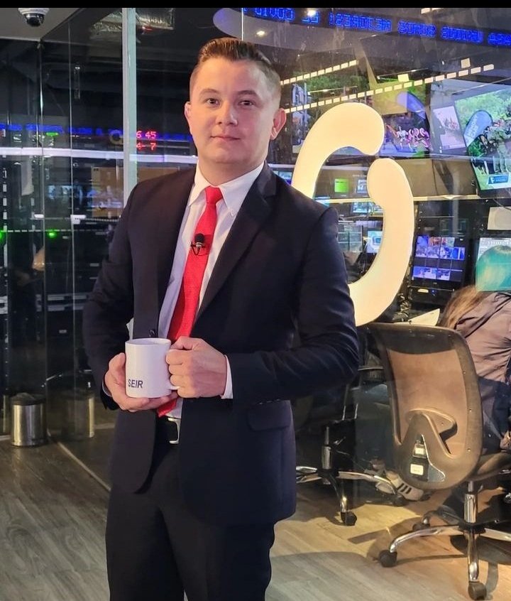 AJPalacios6's tweet photo. Los que quieren normalizar Venezuela y dicen que la cosa se arreglo, ¿Les parece normal que echen a un periodista de un canal de TV por preguntarle a una autoridad que hicieron con el dinero público? 

Todo el apoyo a Seir Contreras por su VALENTÍA y por no aceptar la censura... https://t.co/ANA4dlHHdm