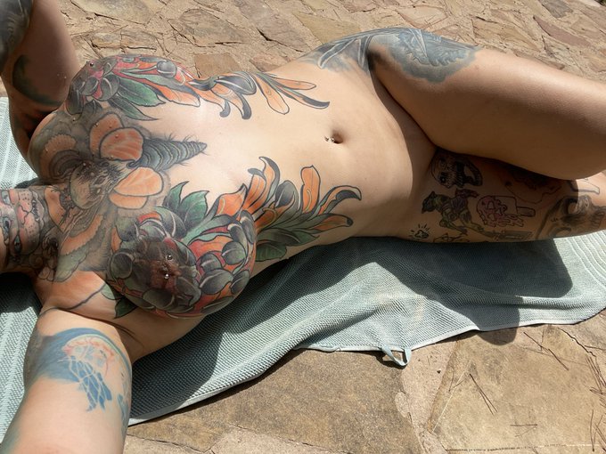 You want a purachse content directly from me? Just message me and i send you the details :3 https://t