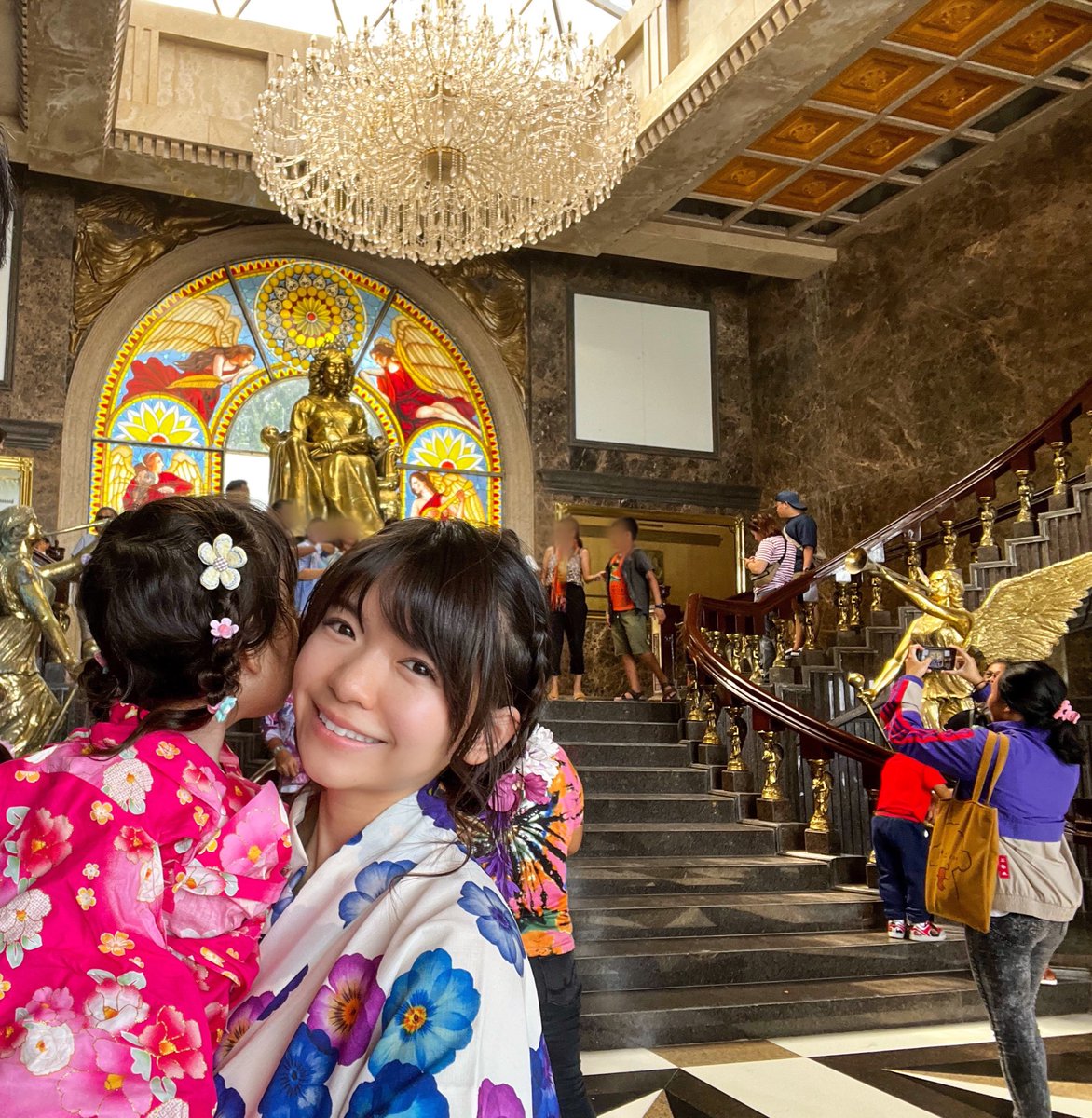 まだまだ暑いね😵
最近、子供と映画館で遊ぶのにハマっていて、ここ3日連続映画観てるし、この間は1日３本立てで観に行ったりしてました笑

映画館ってでも本当なんか楽しいなぁ〜🎥
最近のヒットはキングダムなんだけど、皆は映画観に行ったりしてる？？

写真は娘初めての海外❗️セブ島です🏝️