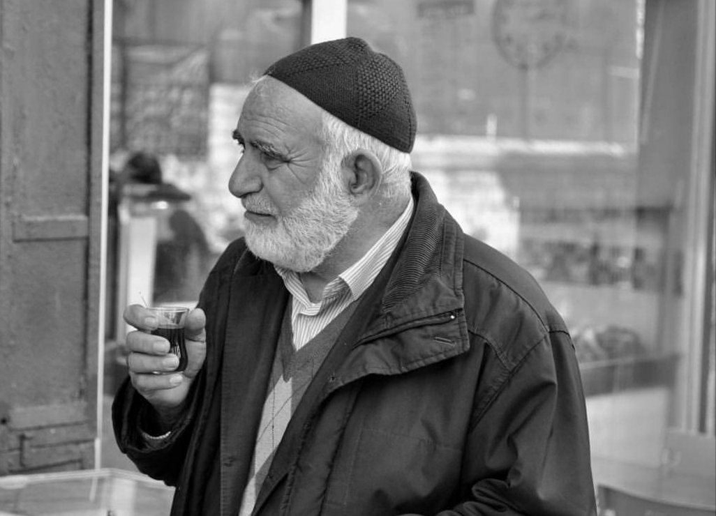CitiesStreets's tweet photo. This #streetcapture reminds me why I always carry my camera for urban exploring. You never know what moments you might come across!
#streetphotography #streets #blackandwhitephotography https://t.co/NhOVXHCHah