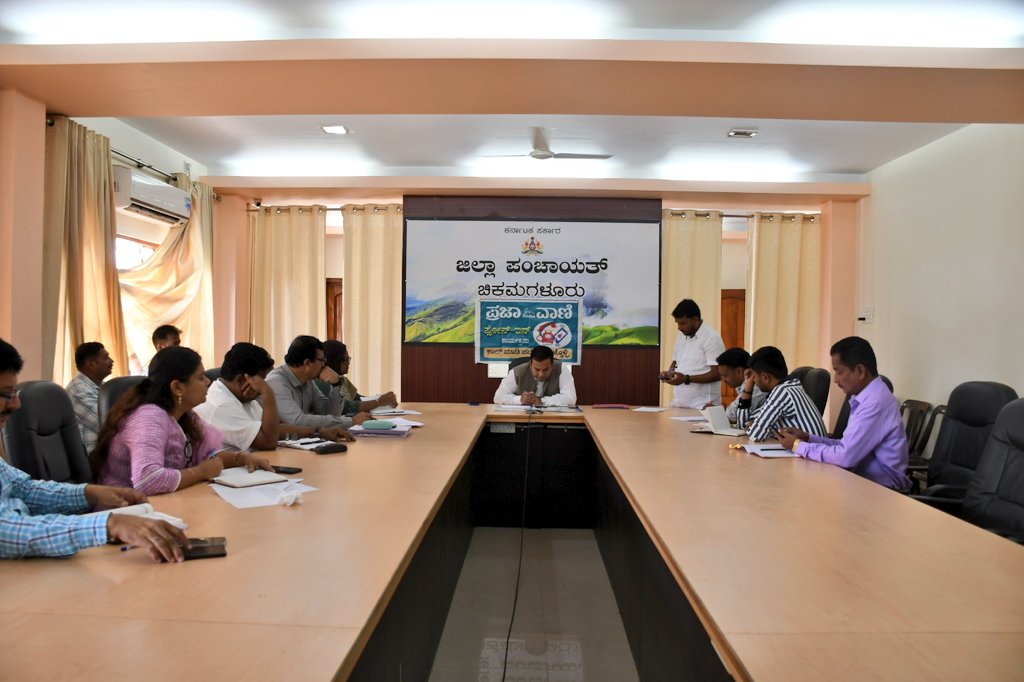 Chikkamagaluru Zilla Panchayat (@zp_chikmagalur) on Twitter photo ಮಾನ್ಯ ಮುಖ್ಯ ಕಾರ್ಯನಿರ್ವಾಹಕ ಅಧಿಕಾರಿಯವರು ಪ್ರಜಾವಾಣಿ ಪತ್ರಿಕೆಯವರು ಏರ್ಪಡಿಸಿದ್ದ ಫೋನ್ ಇನ್ ಕಾರ್ಯಕ್ರಮದಲ್ಲಿ ಪಾಲ್ಗೊಂಡು ಸಾರ್ವಜನಿಕರ ಸಮಸ್ಯೆಯನ್ನು ಆಲಿಸಿ ಮುಂದಿನ ದಿನಗಳಲ್ಲಿ ಸಮಸ್ಯೆಗೆ ಪರಿಹಾರ ಒದಗಿಸುವುದಾಗಿ ಭರವಸೆ ನೀಡಿದರು.
<a href="/gopal17krishna/">gopalkrishna</a> ಮಾನ್ಯ ಮುಖ್ಯ ಕಾರ್ಯನಿರ್ವಾಹಕ ಅಧಿಕಾರಿಯವರು ಪ್ರಜಾವಾಣಿ ಪತ್ರಿಕೆಯವರು ಏರ್ಪಡಿಸಿದ್ದ ಫೋನ್ ಇನ್ ಕಾರ್ಯಕ್ರಮದಲ್ಲಿ ಪಾಲ್ಗೊಂಡು ಸಾರ್ವಜನಿಕರ ಸಮಸ್ಯೆಯನ್ನು ಆಲಿಸಿ ಮುಂದಿನ ದಿನಗಳಲ್ಲಿ ಸಮಸ್ಯೆಗೆ ಪರಿಹಾರ ಒದಗಿಸುವುದಾಗಿ ಭರವಸೆ ನೀಡಿದರು.
<a href="/gopal17krishna/">gopalkrishna</a>