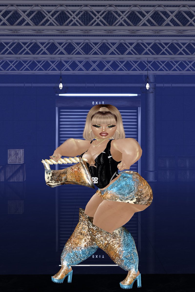 SmidgeDaBuse's tweet photo. Me eating in my #ShopBB 💙 couture behind the scenes on set! 🎬 Miss Smidgie getting Hollywood on the girls, watch out! 🤭 https://t.co/0v0yxY0zOu