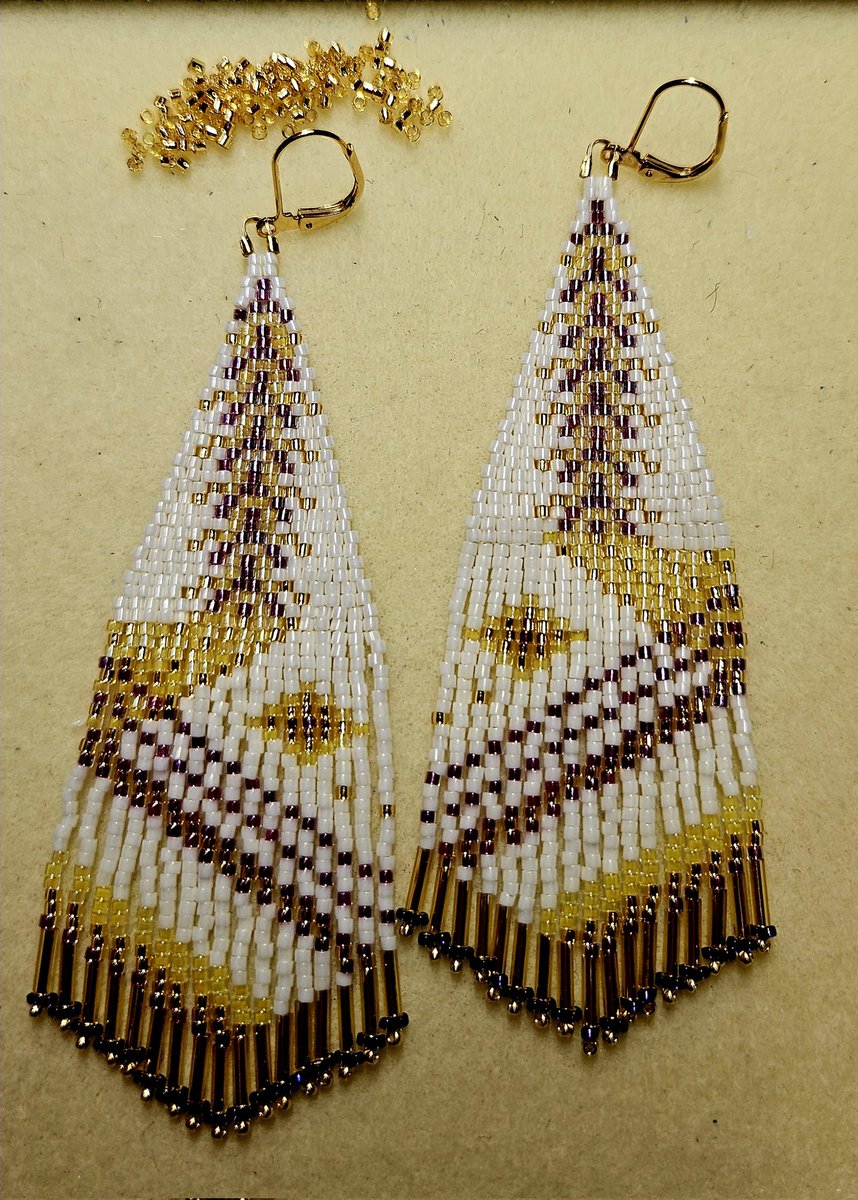 Finished!!
Two drop brick stitch fringe earrings.  #MiyukiDelica 11/0 beads. 
My original pattern, too. 
#Beading #Bead #Jewelry #Crafts #Crafting