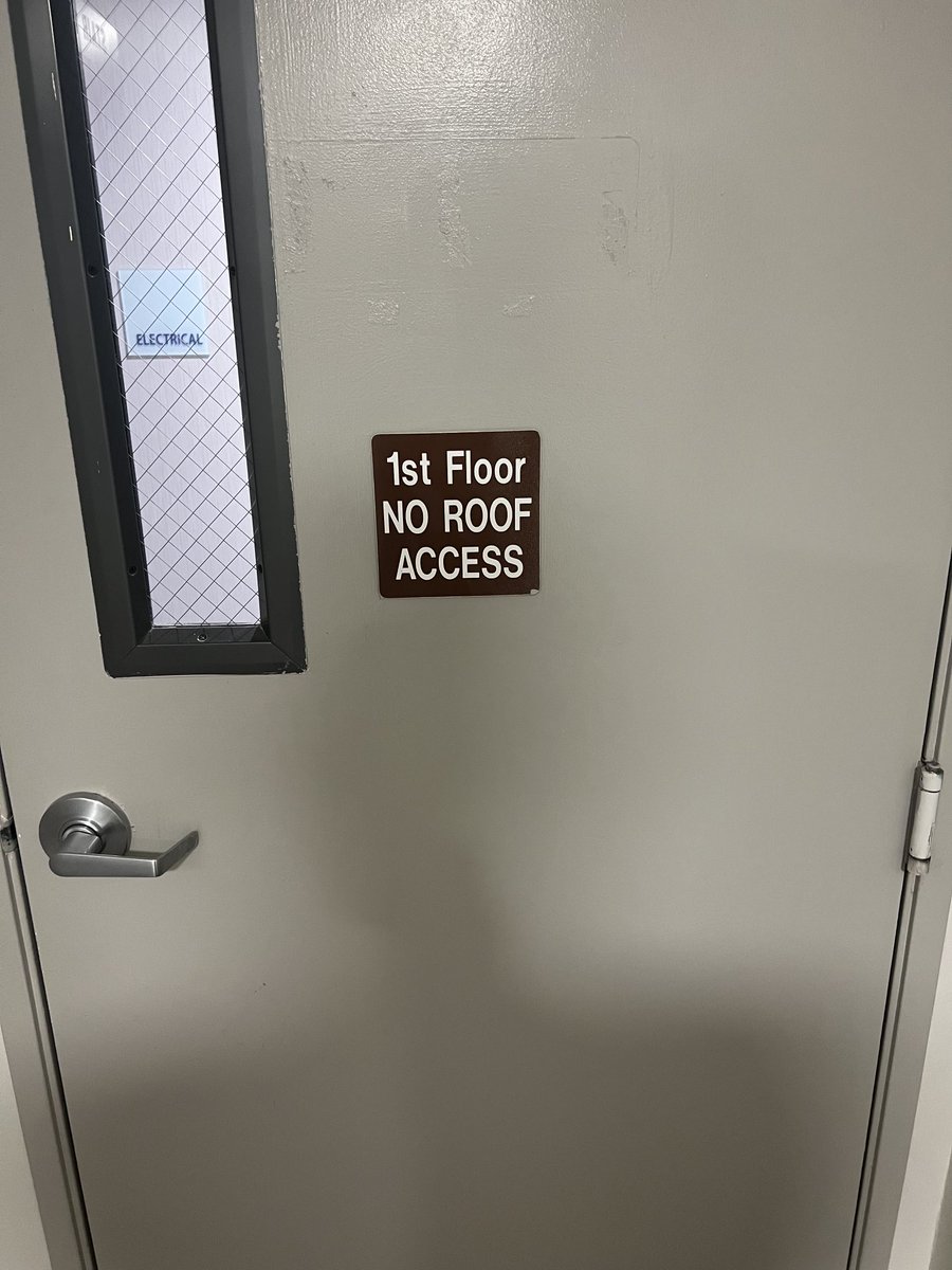 blhav's tweet image. Glad y’all let me know, I was looking to star gaze! 🙄 #forreal