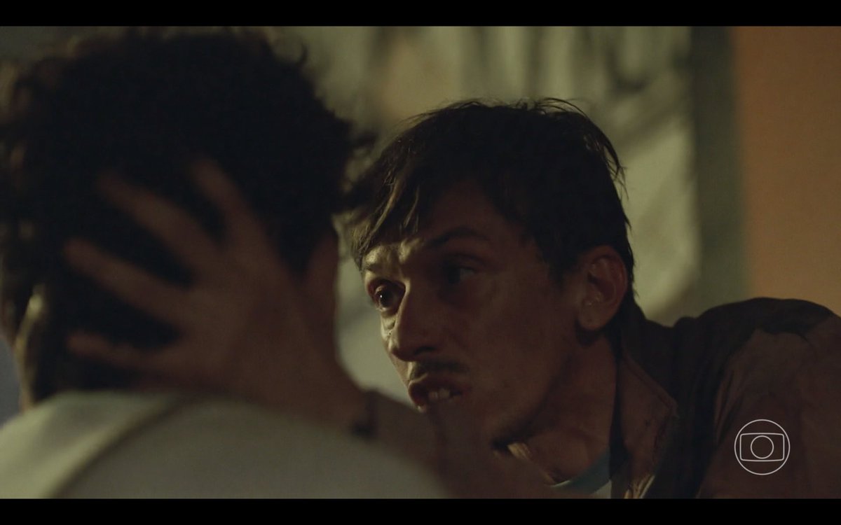 "A gente tem doença, pai?"
"Eles é que têm doença na cabeça." #SegundaChamada
