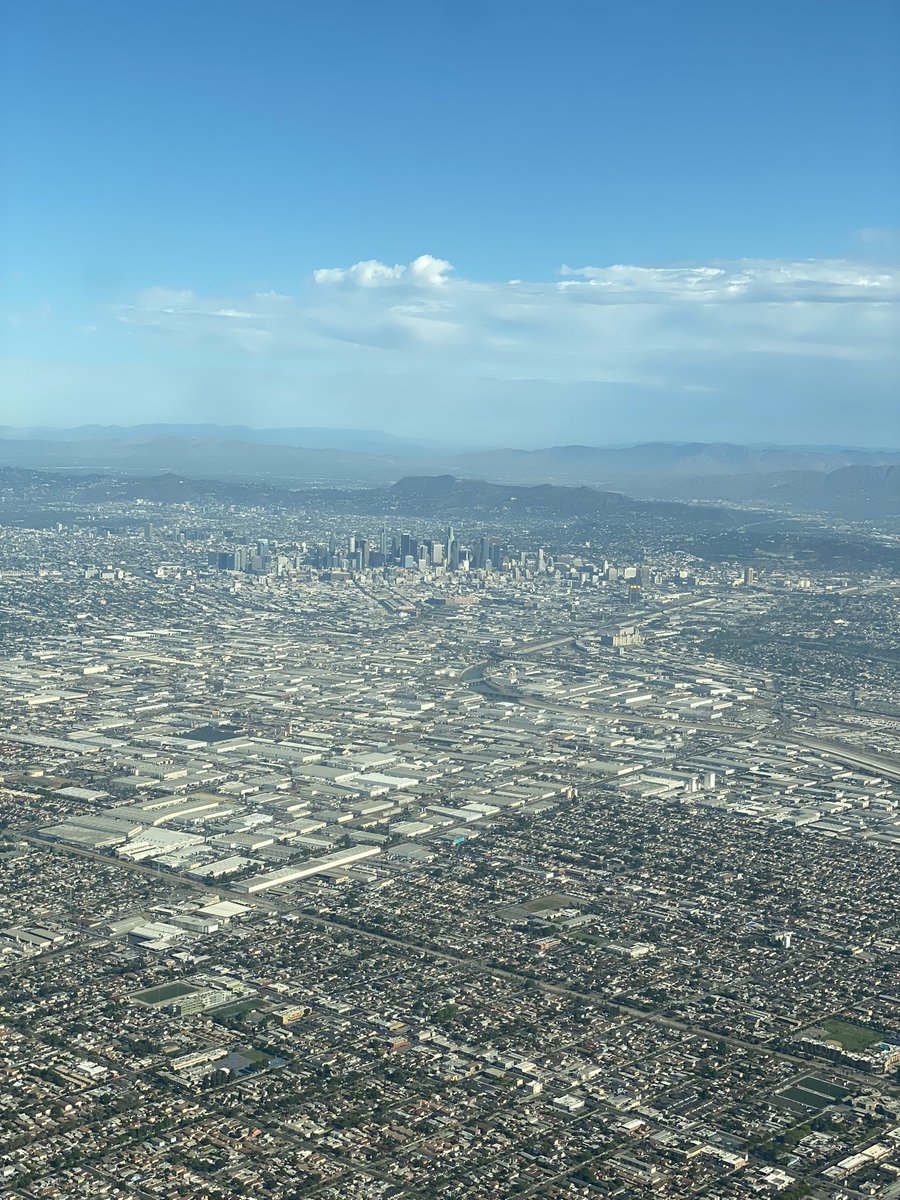 boregos_oz's tweet photo. A very clear arrival, followed by a low visibility approach and landing on my LA trip!
📷
#pilotsview #pilotlife #avgeek #a380 #cockpitview #travel #losangeles https://t.co/CCszzPXSqD