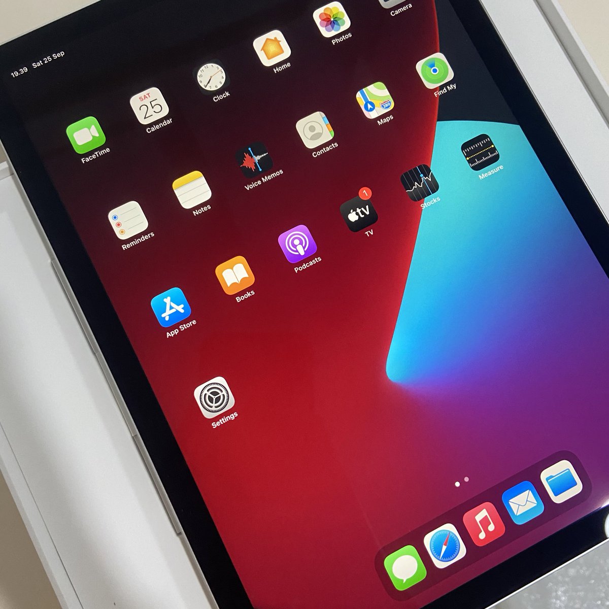 doohaeck's tweet photo. WTS 
iPad Air 4 64 GB Wifi Only
6.5 jt
Good condition ☺️
Case (Black) + Screen Protector + Goojodoq Pencil https://t.co/yfCB7HNrIP