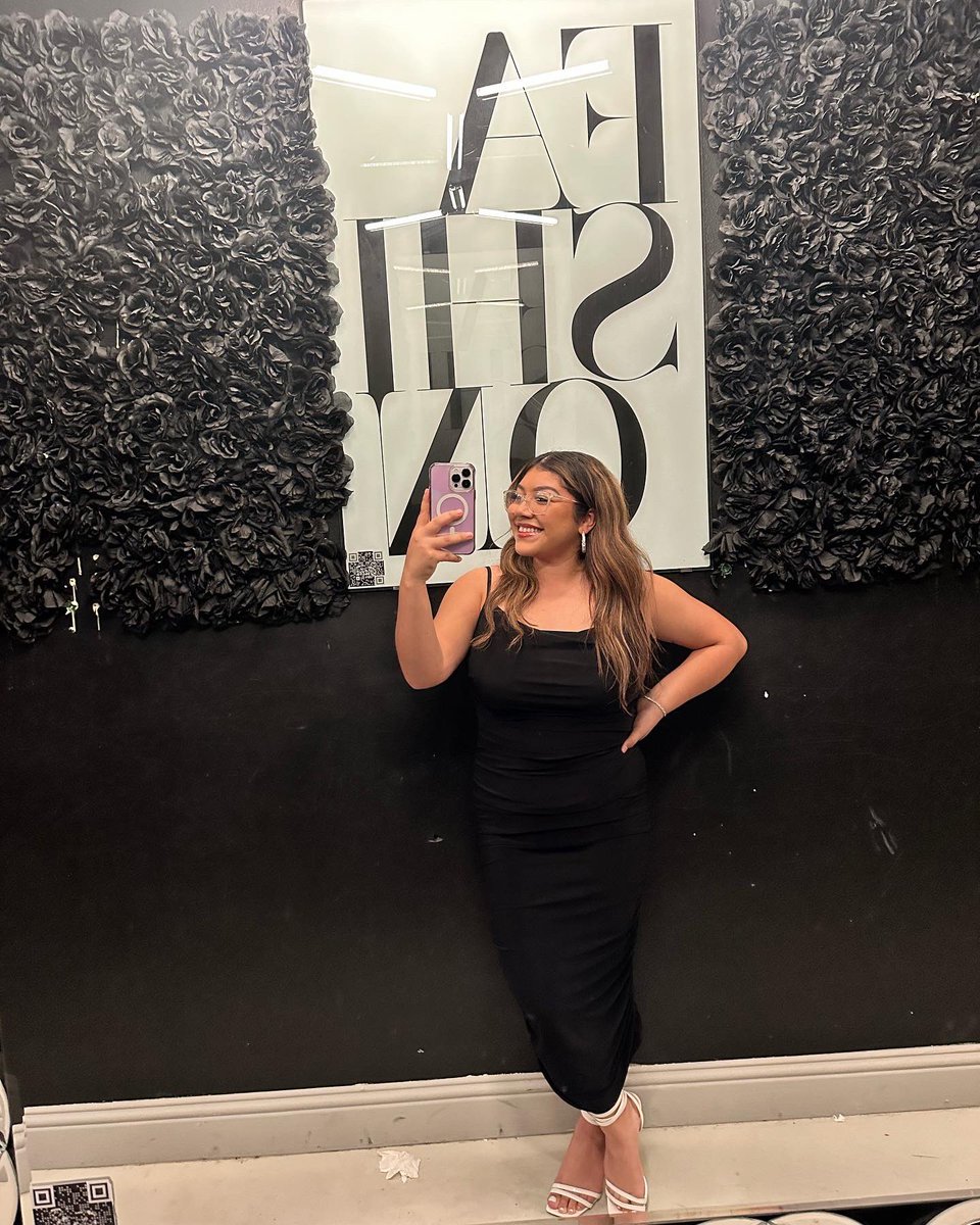 _ahernandxz's tweet photo. I love a whole lotta me 🫣🩷 https://t.co/cklOg7IwmG