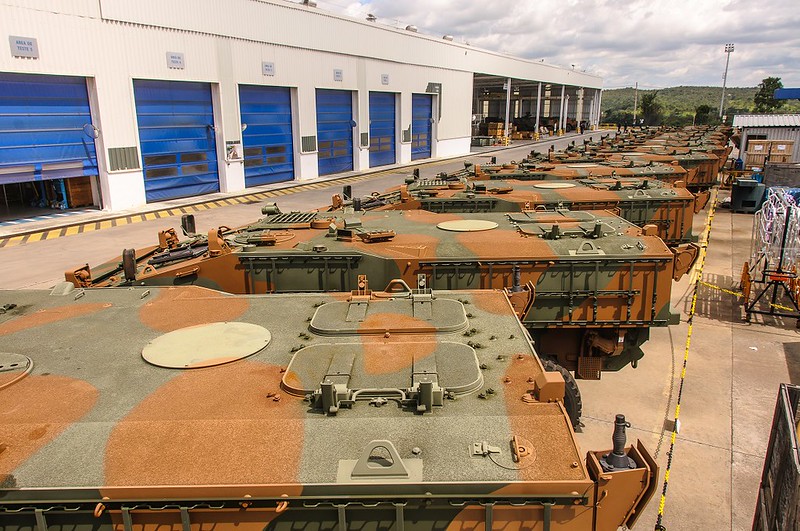 beto_caiafa's tweet photo. Fábrica da IDV em Sete Lagoas completa 10 anos produzindo (e exportando) veículos Guarani 6x6  desde 2013. Fora os LMV Guaicurus e futuros Centauro 2! #ivecodefencevehicles #idv #Guarani6x6 #VBTPMSR https://t.co/Q0XynaQBk3 https://t.co/ed67EFKixG
