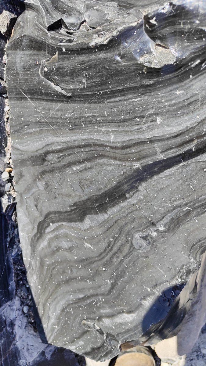 Newberry Caldera obsidian, Oregon. <a href="/RHULEarthSci/">RHUL Earth Sciences</a>